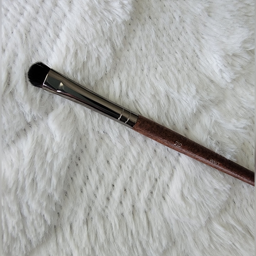 Make up for ever 210 Round Shader brush
